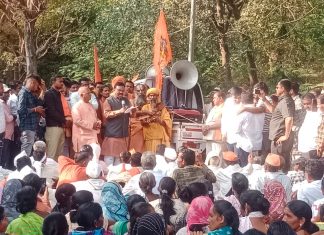 मार्कंडेश्वर देवस्थानच्या जिर्णोध्दाराच्या रखडेल्या कामासाठी जिल्हाधीकारी कार्यालयावर भव्य मोर्चा धडकला