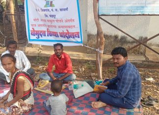 पात्र असूनही घरकुल योजनेपासून डावलल्याने पंचायत समिती समोर बेमुदत संप