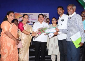 सावली तालुक्यातील २३६५ घरकुल लाभार्थ्यांना विरोधी पक्ष नेते विजय वडेट्टीवार यांच्या हस्ते प्रमाणपत्राचे वितरण