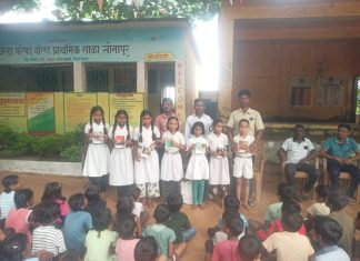 सोनापूर जि. प.प्राथमिक शाळेत नोटबुक,पेन चे वाटप
