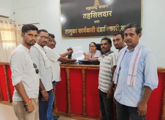 वाहन-चालक मालक च्या मागण्यांसाठी तहसीलदार यांना निवेदन