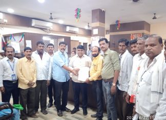 चंद्रपूर मध्यवर्ती बँके कडून पहिल्या टप्यात 3 कोटी 6 लाखाचे कर्ज वाटप ;संचालक रोहित बोम्मावार यांचे हस्ते चेक वितरण;