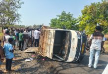 अपघात…टेम्पो उलटला..30 जखमी महिलांना जिल्हा सामान्य रुग्णालयात भरती