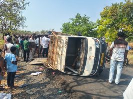अपघात…टेम्पो उलटला..30 जखमी महिलांना जिल्हा सामान्य रुग्णालयात भरती