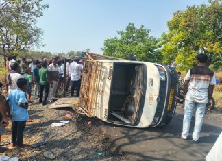 अपघात…टेम्पो उलटला..30 जखमी महिलांना जिल्हा सामान्य रुग्णालयात भरती